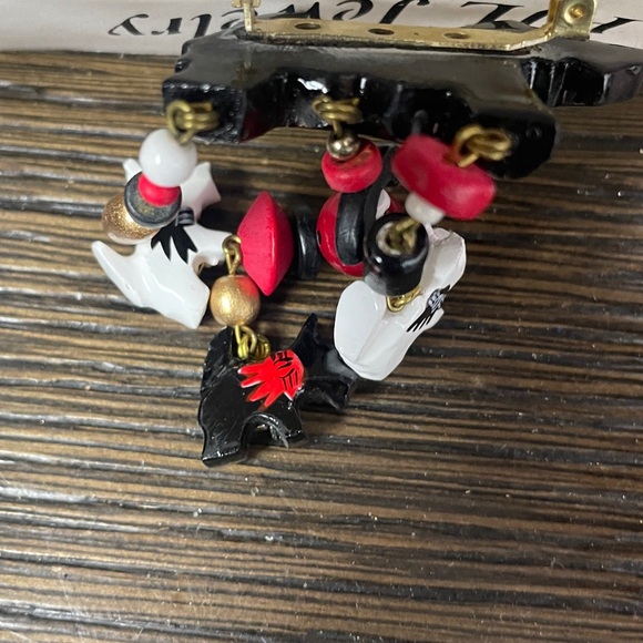 Scottie’s pin - Picture 2 of 3